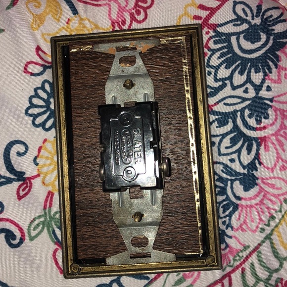 Light switch - Picture 2 of 2